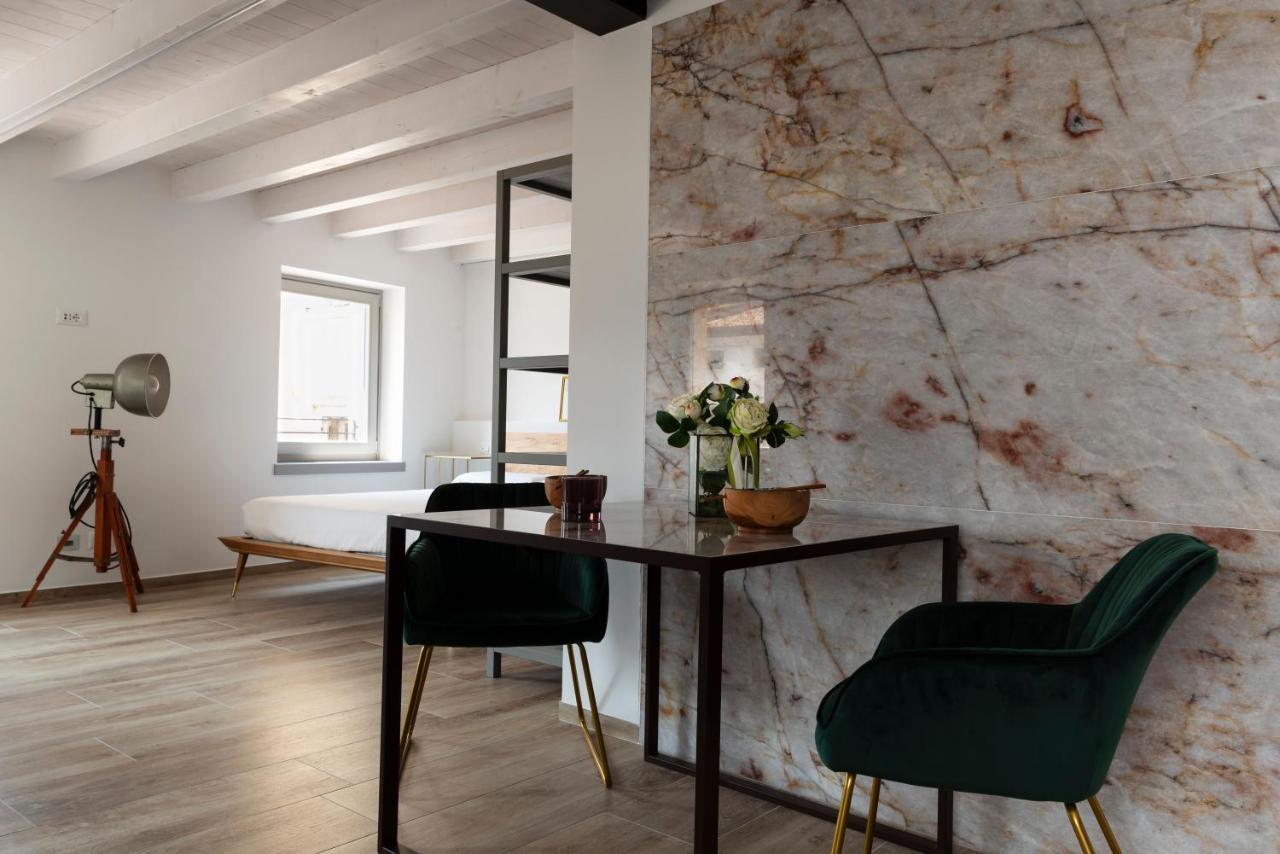 Absentia 1763 Garda Boutique Home - Lake Front Brenzone sul Garda Exterior photo