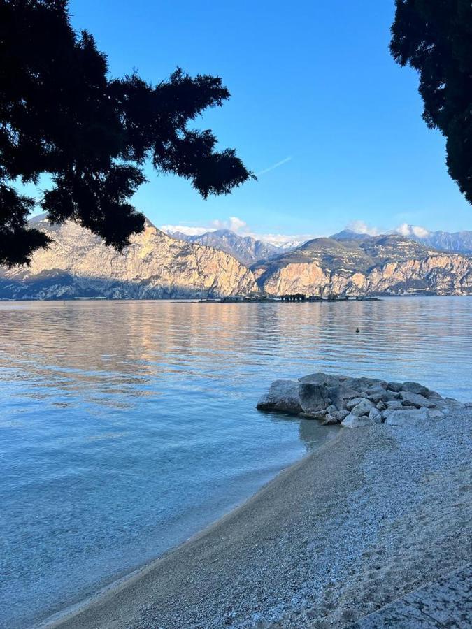 Absentia 1763 Garda Boutique Home - Lake Front Brenzone sul Garda Exterior photo